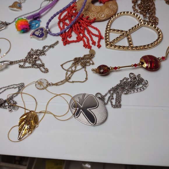 Lot Of Over 30 Pendant Necklaces - Picture 5 of 14